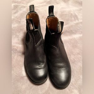 Unisex black classic Blundstone boots